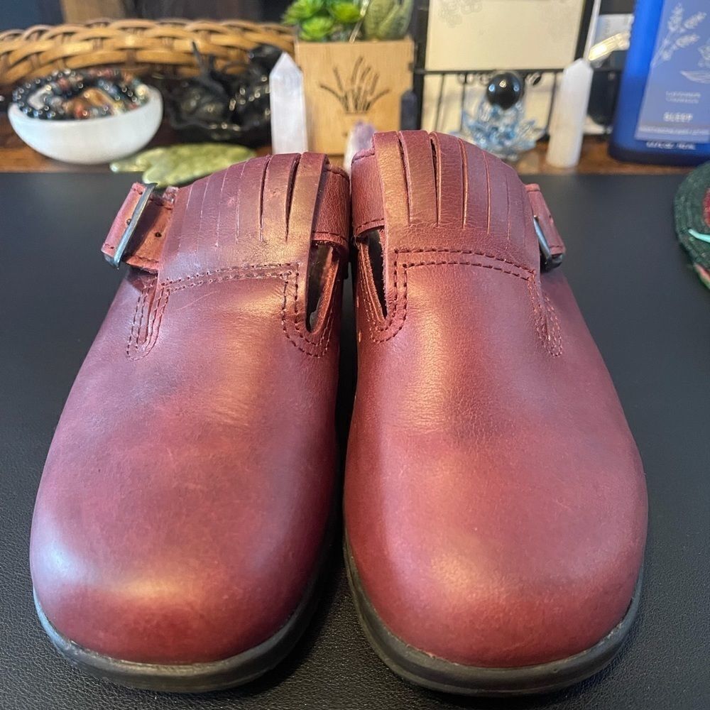 Bra Sko wine colored clogs. Sz 37